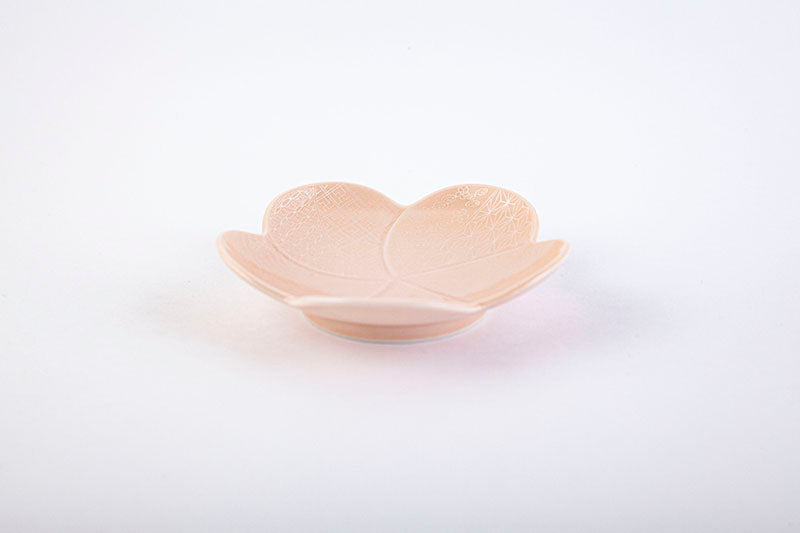 Nishiki, white, silver, Saishozui [Twisted plum-shaped plate, medium] Pink