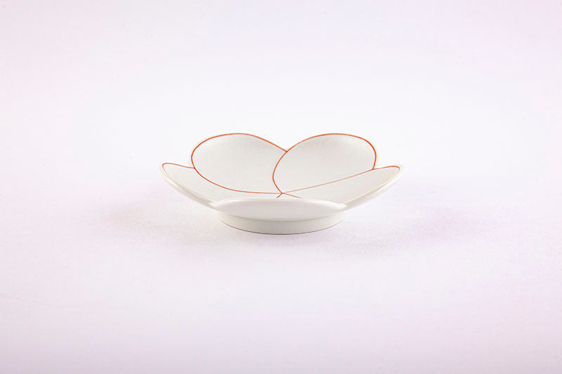 Silver [Twisted plum-shaped plate, medium]