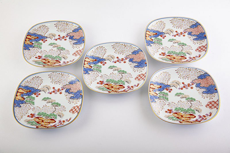 Spring and autumn pattern [Assorted plates (5 pieces)] In wooden box