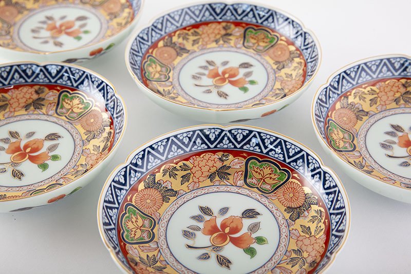 Gokunishiki gold-colored Old Imari style [Assorted plates (5 pieces)] In wooden box