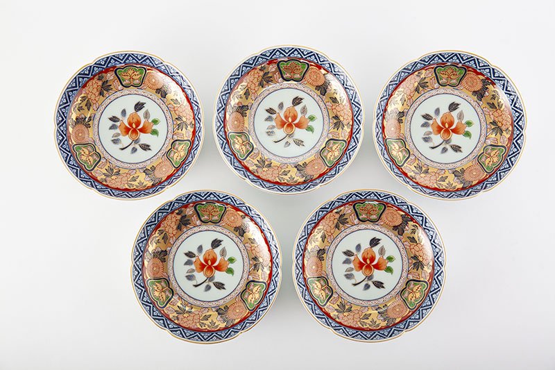 Gokunishiki gold-colored Old Imari style [Assorted plates (5 pieces)] In wooden box