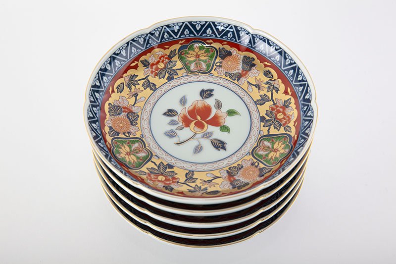 Gokunishiki gold colored Old Imari style [Assorted Japanese plates (5 pieces)] In wooden box