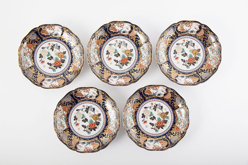 Rimpa Ko-Imari style [Assorted Japanese plates (5 pieces)] In wooden box