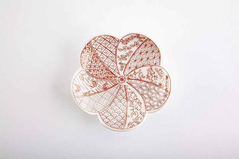 Ginsai Shozui [Twisted plum-shaped plate, small]