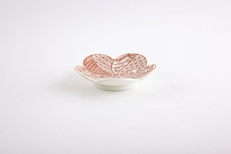 Ginsai Shozui [Twisted plum-shaped plate, small]