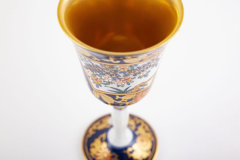 Rinpa Ko-Imari style [wine cup, large] in wooden box