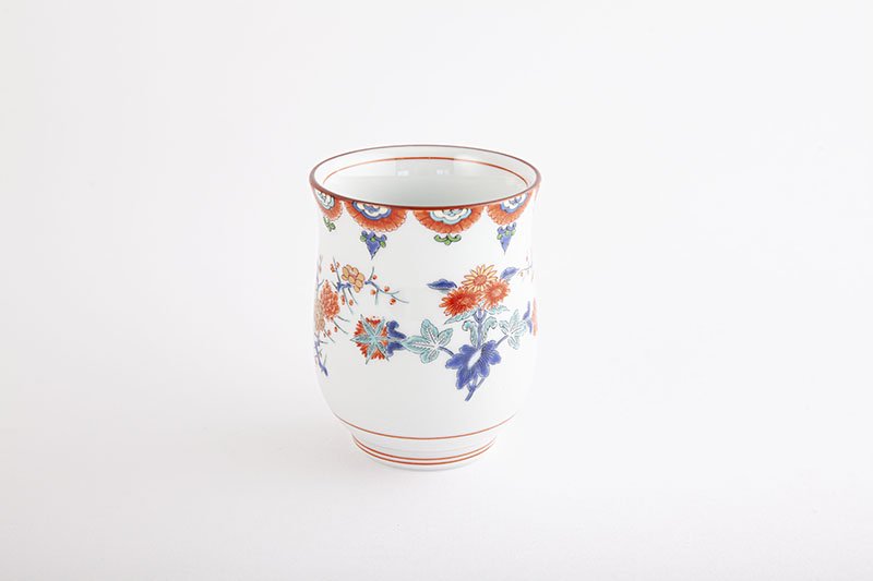 Colored plum and chrysanthemum design [Tean cup, large]