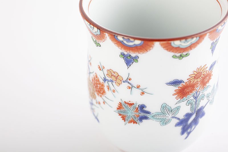 Colored plum and chrysanthemum design [Tean cup, large]