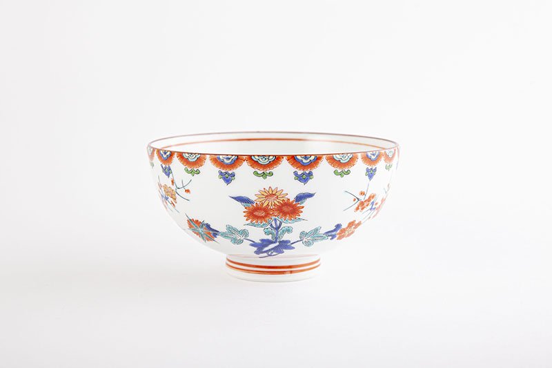 Colored plum and chrysanthemum pattern [rice bowl, large]