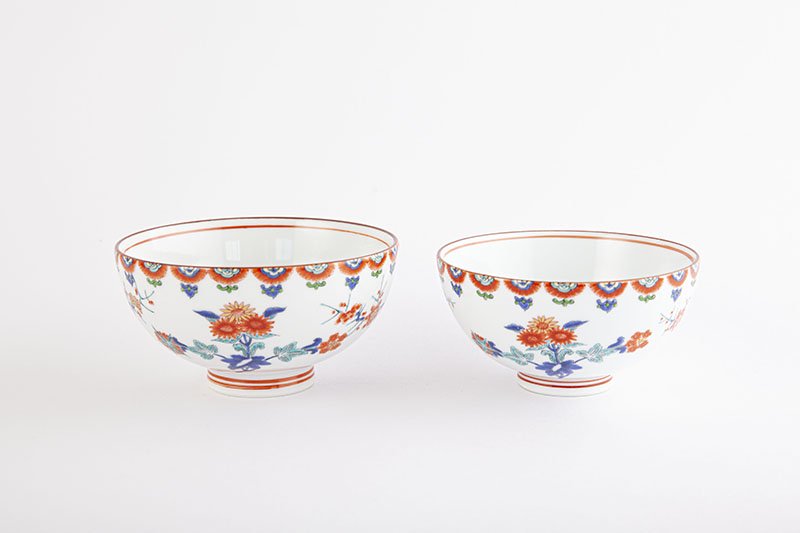 Colored plum and chrysanthemum pattern [rice bowl, large]