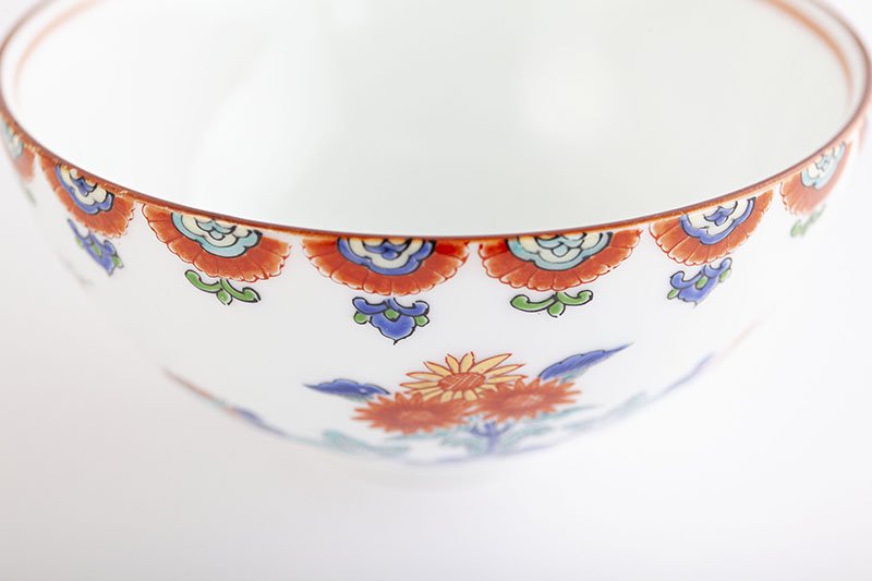 Colored plum and chrysanthemum pattern [rice bowl, small]