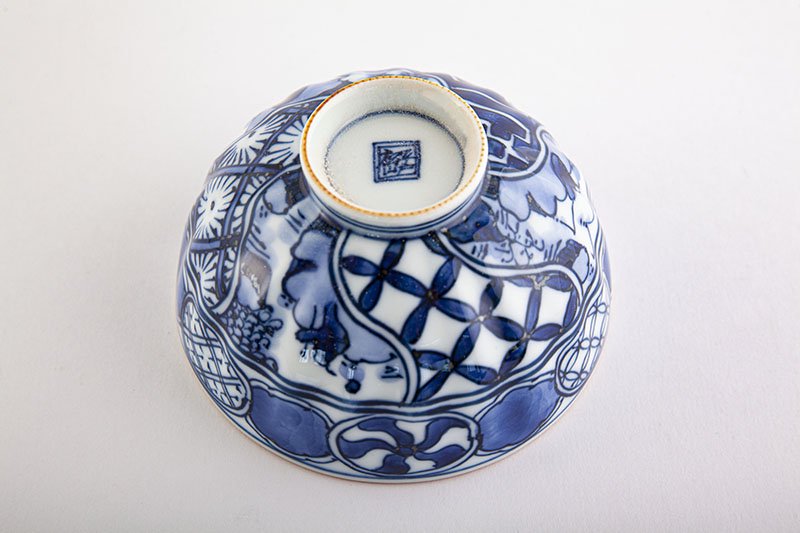 Hirado Shozui [Outside carved rice bowl, small]