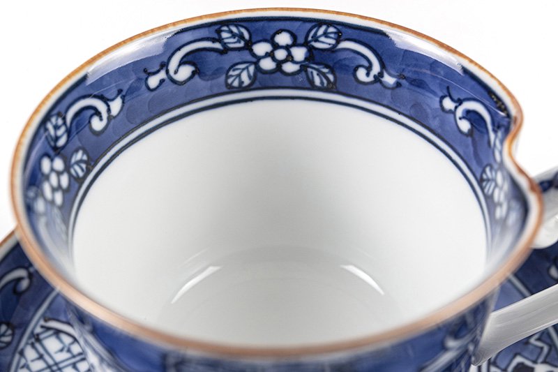 Hirado Shozui [coffee bowl and plate]