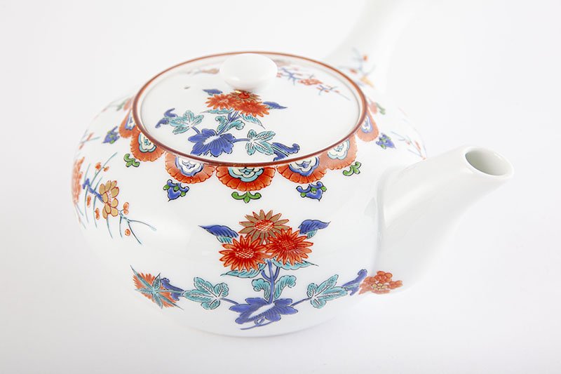 Colored plum and chrysanthemum pattern [teapot]