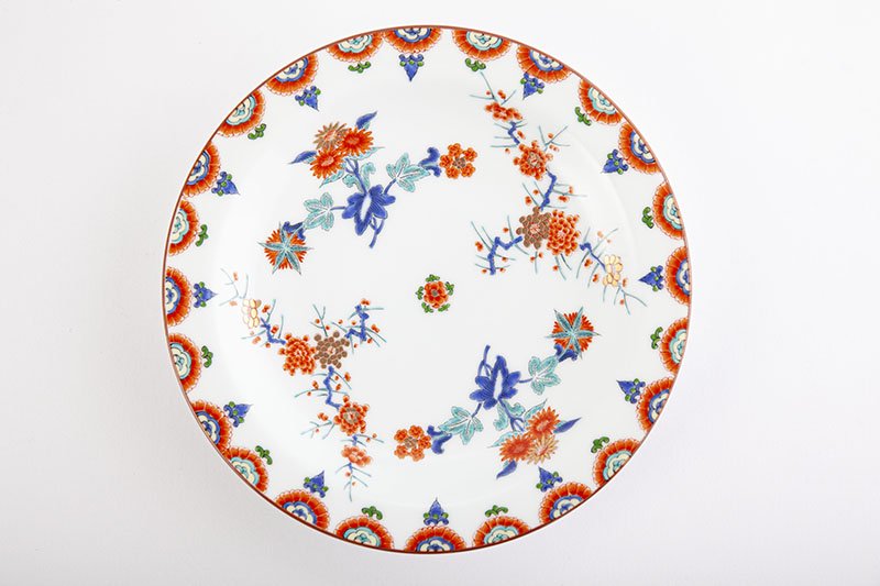 Colored plum and chrysanthemum pattern [Japanese plate]