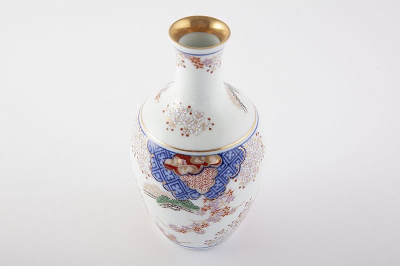Shunjubun [Half-sake vessel (1 sake bottle, 2 cups)]