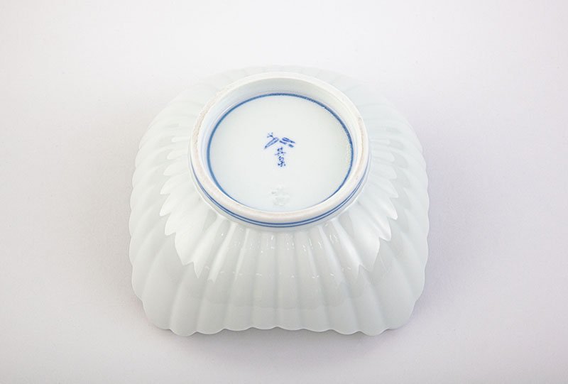 White porcelain chrysanthemum wari [square small bowl]