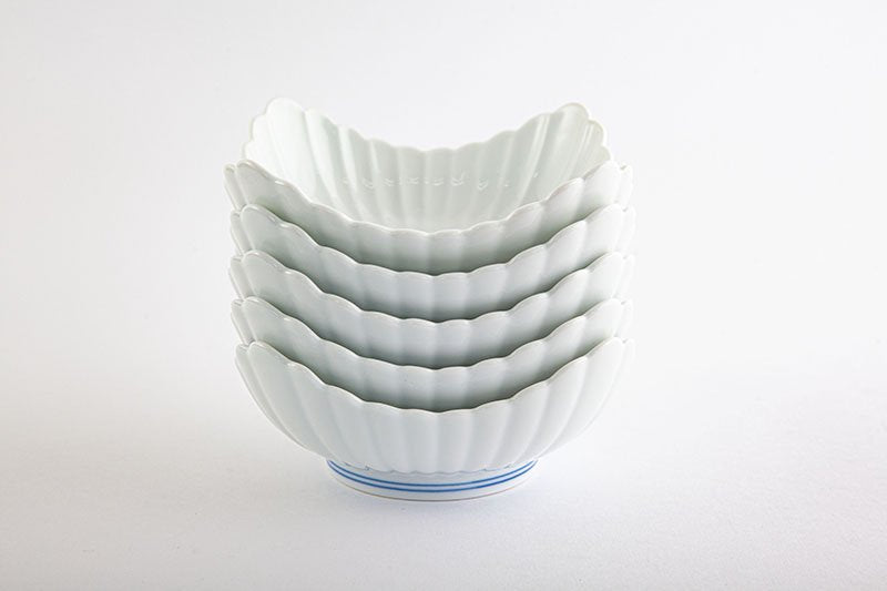 White porcelain chrysanthemum wari [square small bowl]