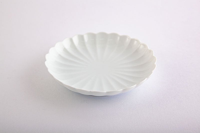 White porcelain chrysanthemum wari [small plate]