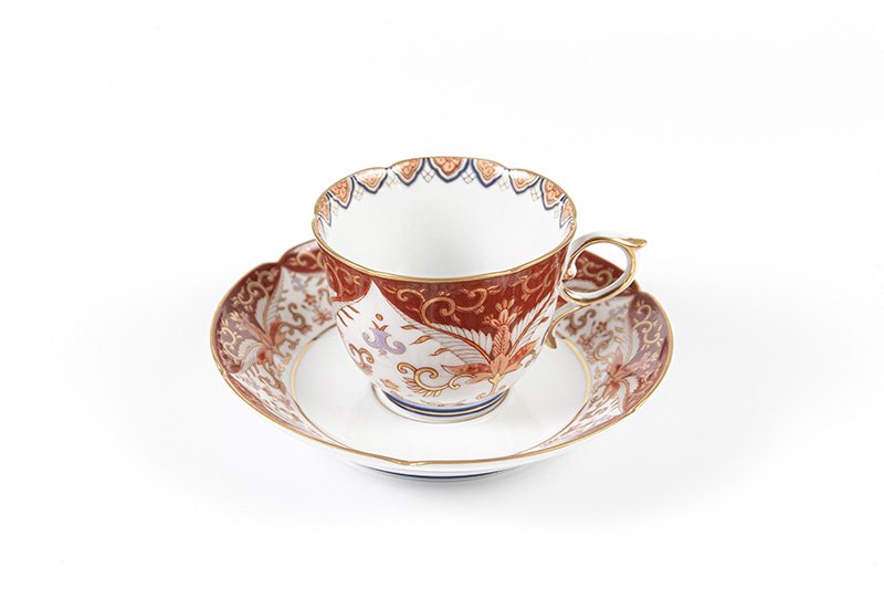 Red colored arabesque [coffee bowl and plate]