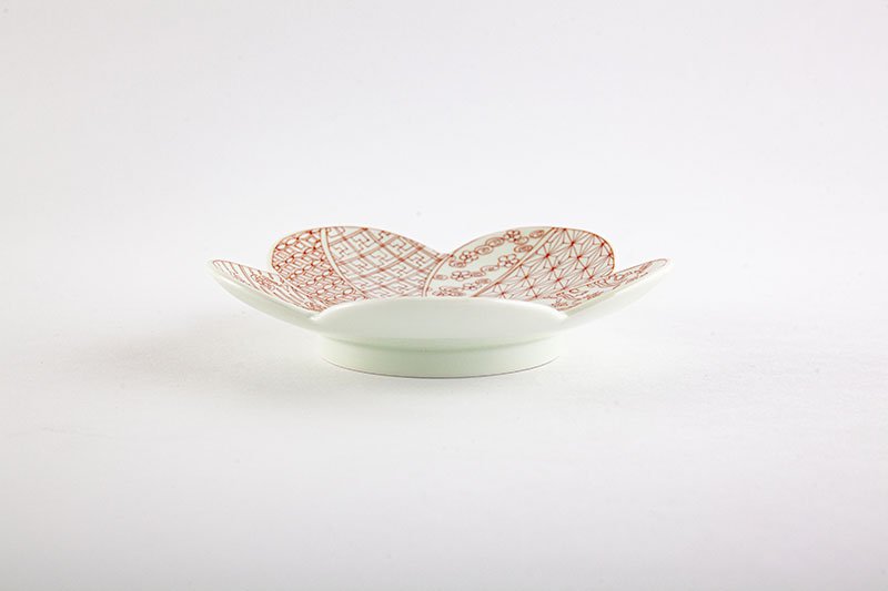 Ginsai Shozui [Twisted plum-shaped plate, large]