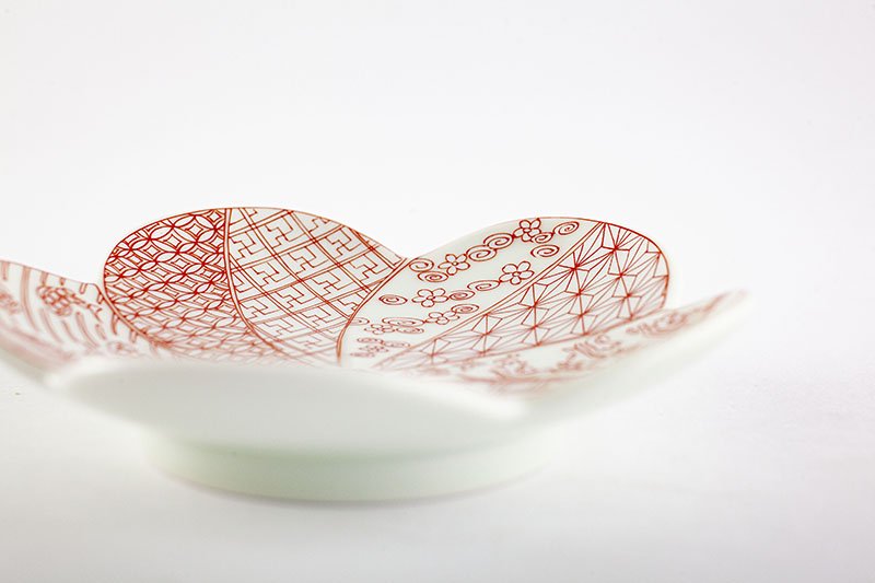 Ginsai Shozui [Twisted plum-shaped plate, medium]