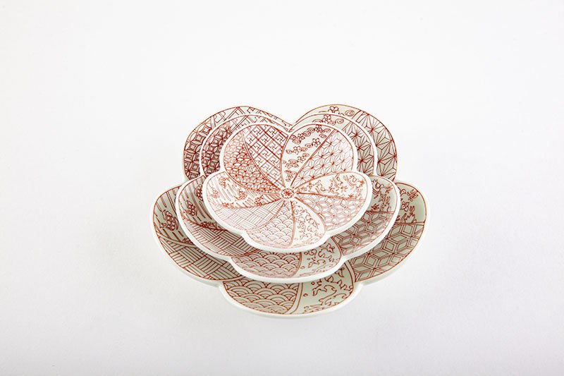 Ginsai Shozui [Twisted plum-shaped plate, medium]