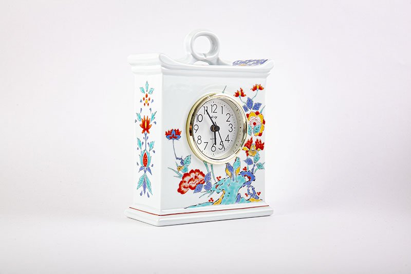Colored rocks with flower and bird patterns [table clock]