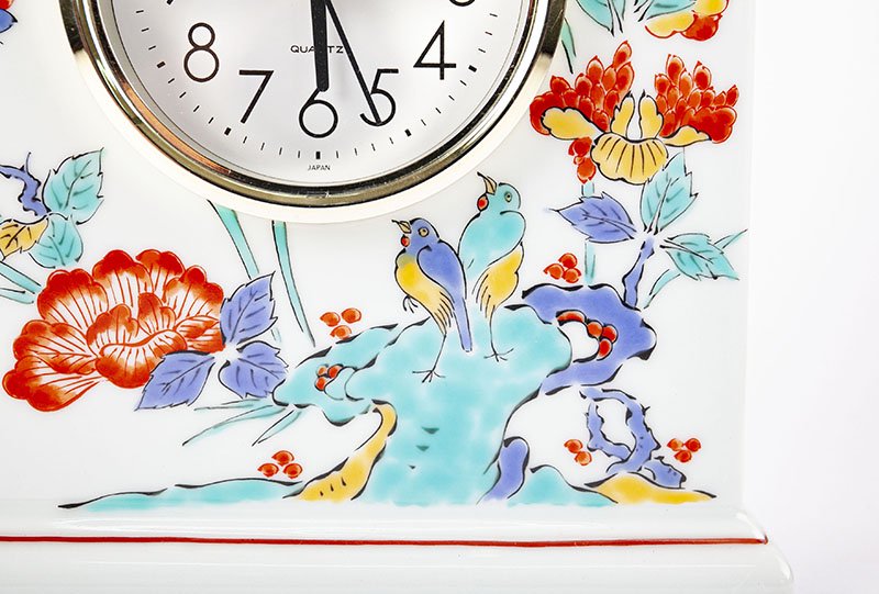 Colored rocks with flower and bird patterns [table clock]