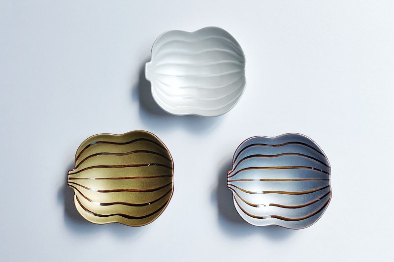 Nishikimica silver-colored candy glaze [Gourd-shaped small plate]