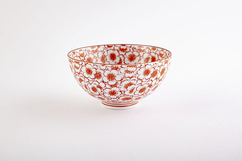 赤い梅の花の陶器飯碗 源右衛門窯 赤絵梅づくし 飯碗: TORIYOSE | HANEDA Shopping