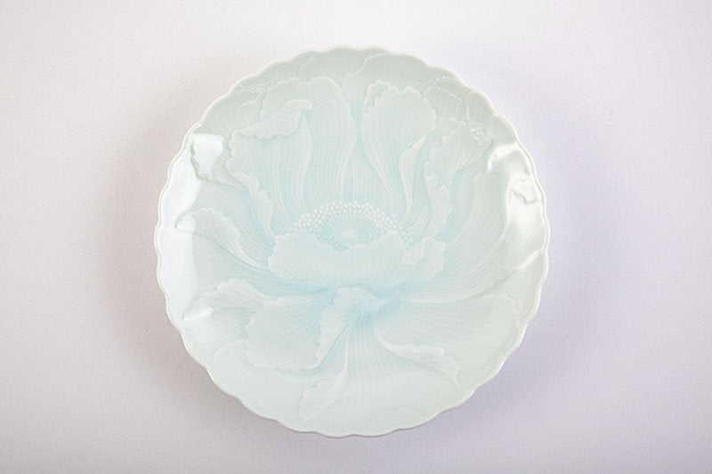Blue and white porcelain peony carving [Japanese plate]