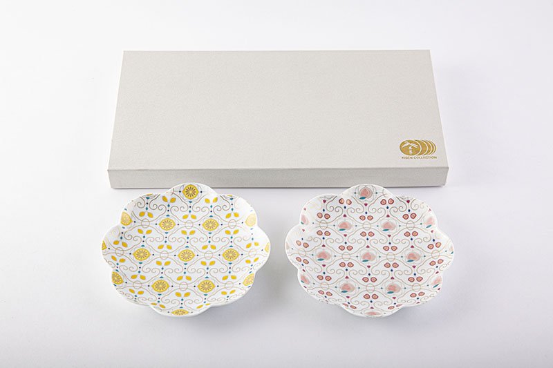Fruit lemon/peach [various plates] set in presentation box