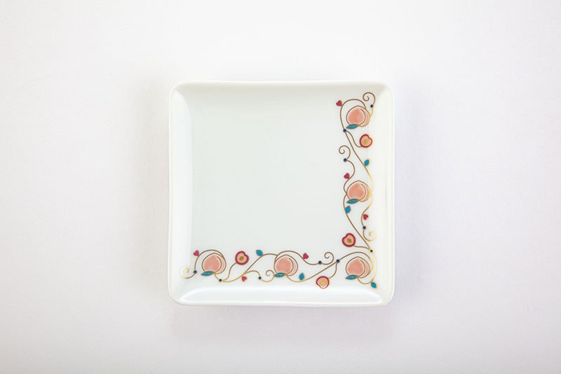 Fruit peach [Small plate with arabesque pattern]