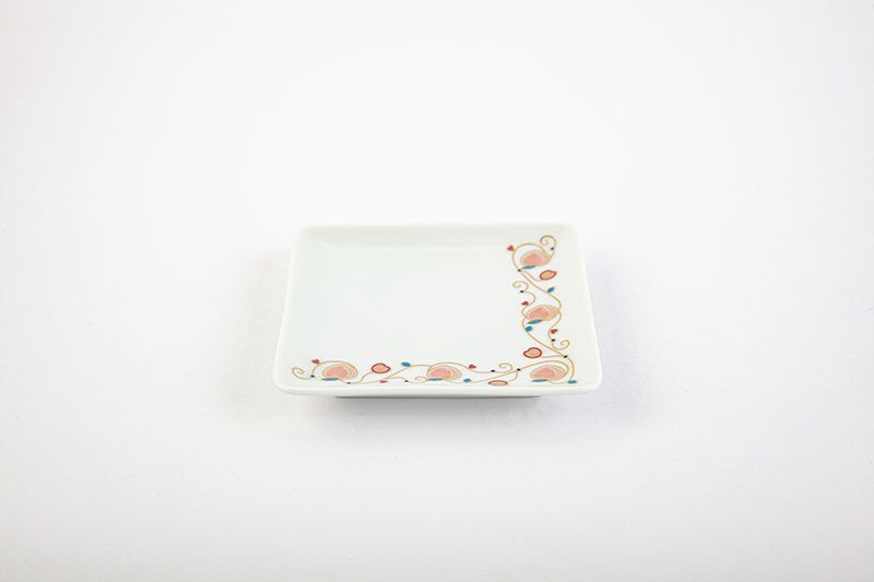 Fruit peach [Small plate with arabesque pattern]