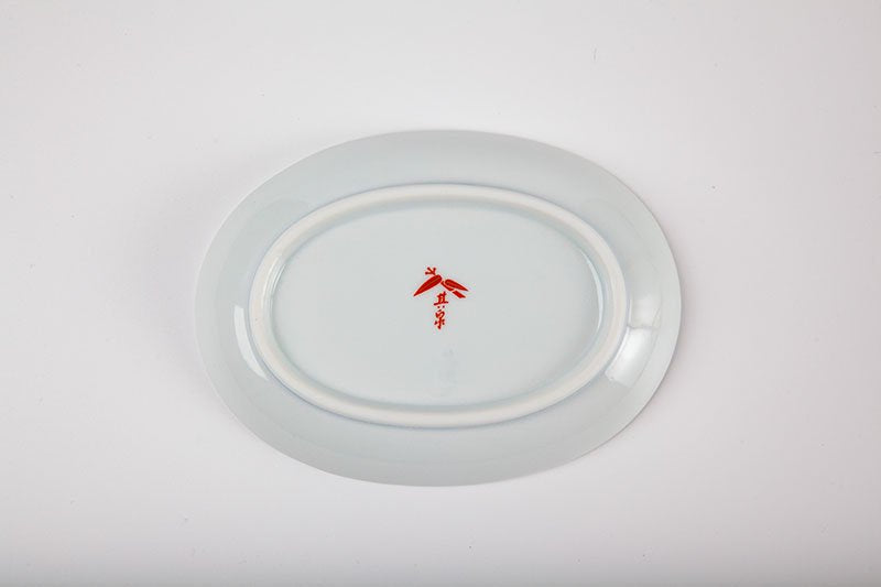 Izumiiro Nabeshima [Oval-shaped small plate (Wisteria hakama)]