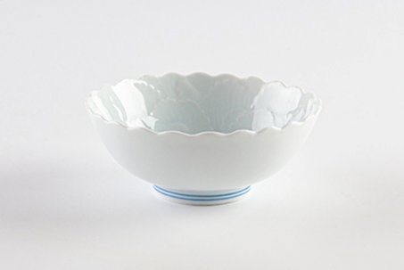 Blue and white porcelain peony carving [small bowl]