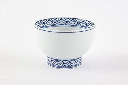 染付縁静海波　高台煎茶