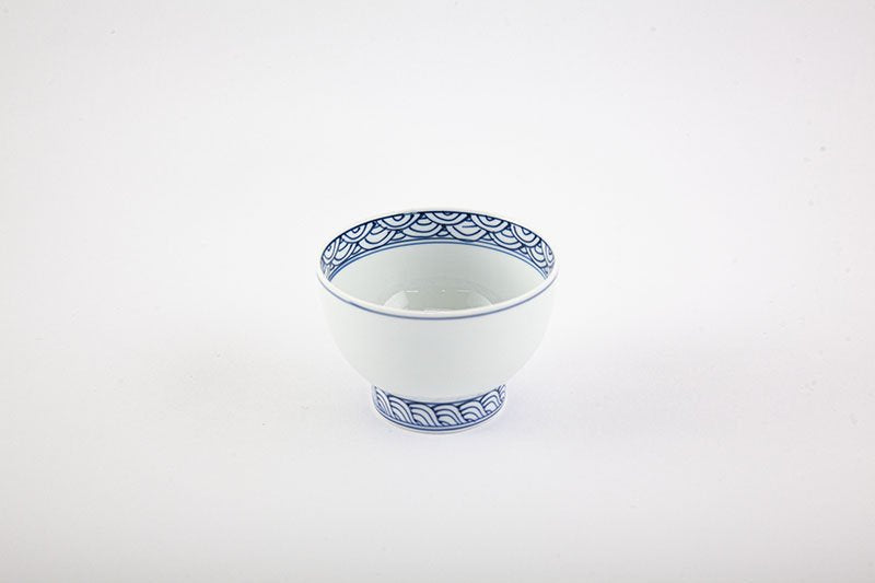 染付縁静海波　高台煎茶
