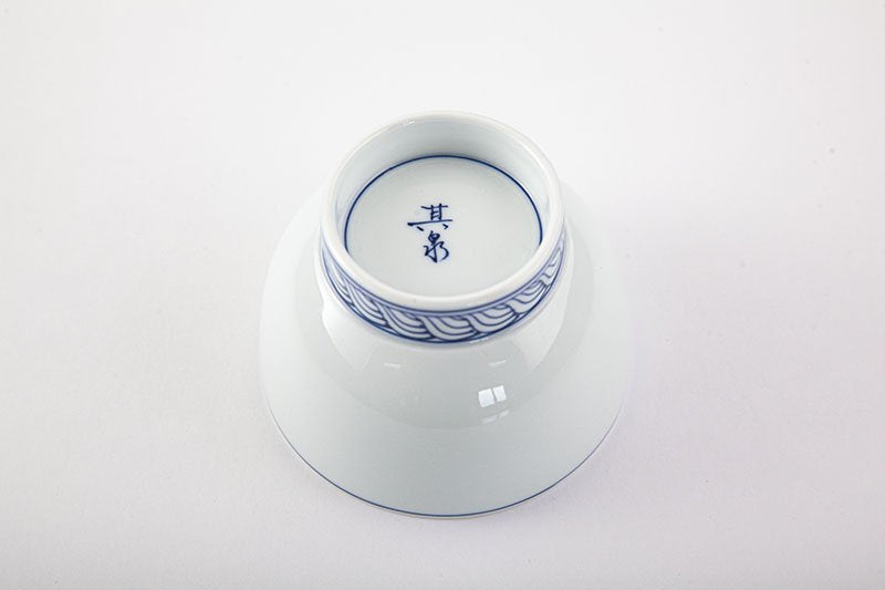 染付縁静海波　高台煎茶