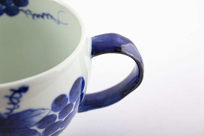 Sometsuke grape picture soup mug (blue)
