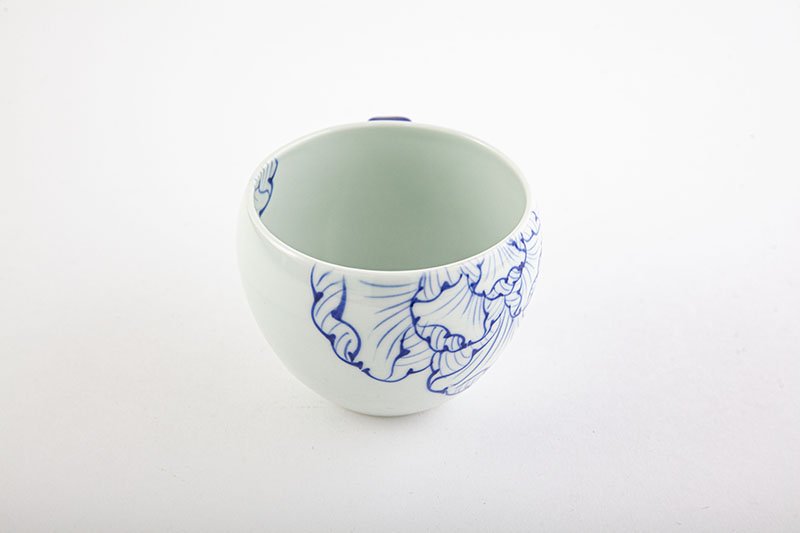 Soup mug with dyed rim petal pattern (blue)