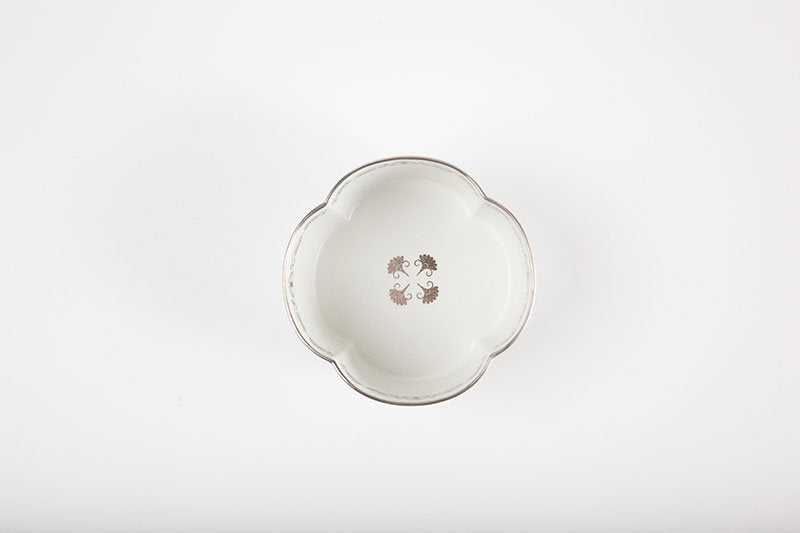 Yui Karaksa [Four leaf shaped bowl] Shirokane