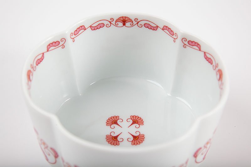 Yuikarakusa [Four leaf shaped bowl] Red red