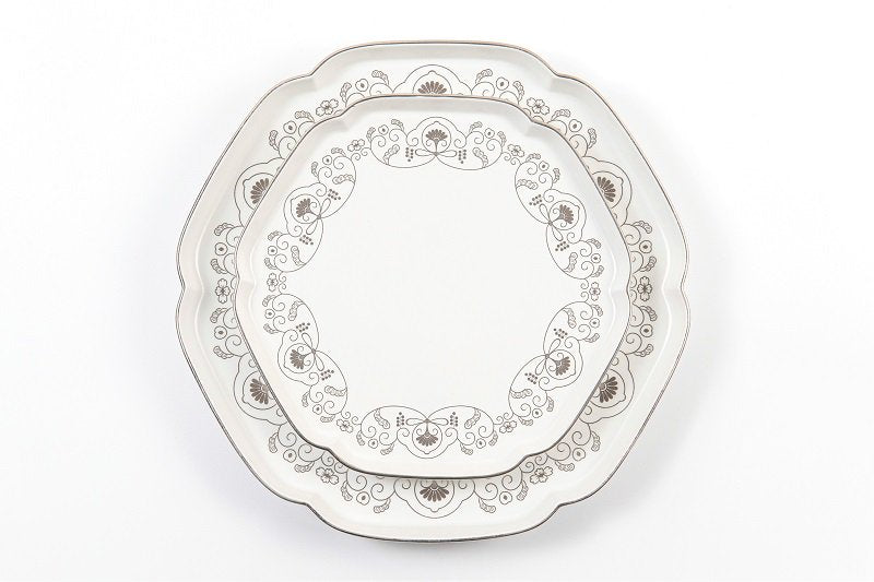 Yuikarakusa [Flower-shaped plate (24.5cm)] Platinum