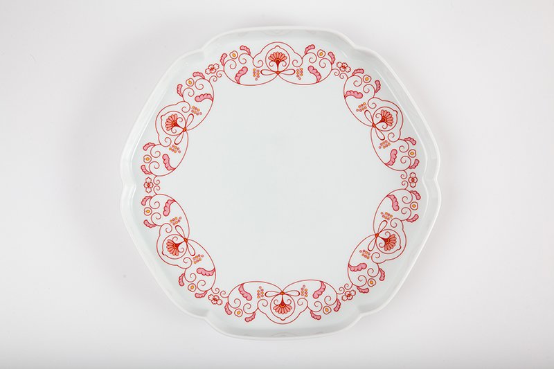 Yuikarakusa [Flower-shaped plate (24.5cm)] Red red