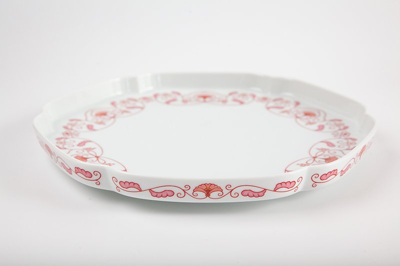 Yuikarakusa [Flower-shaped plate (24.5cm)] Red red