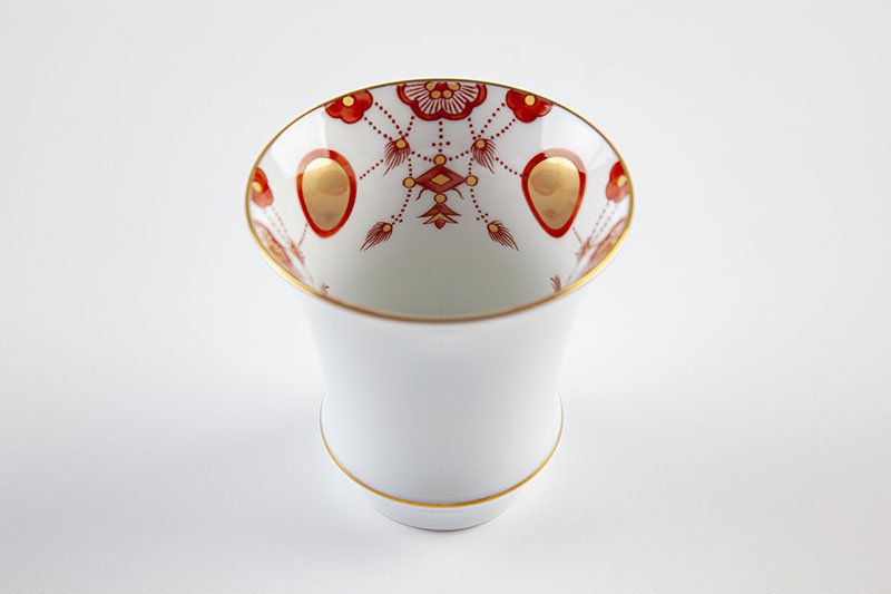 Takumi no Kura Sake glass (reverse) [Nishikigori pattern (red)]