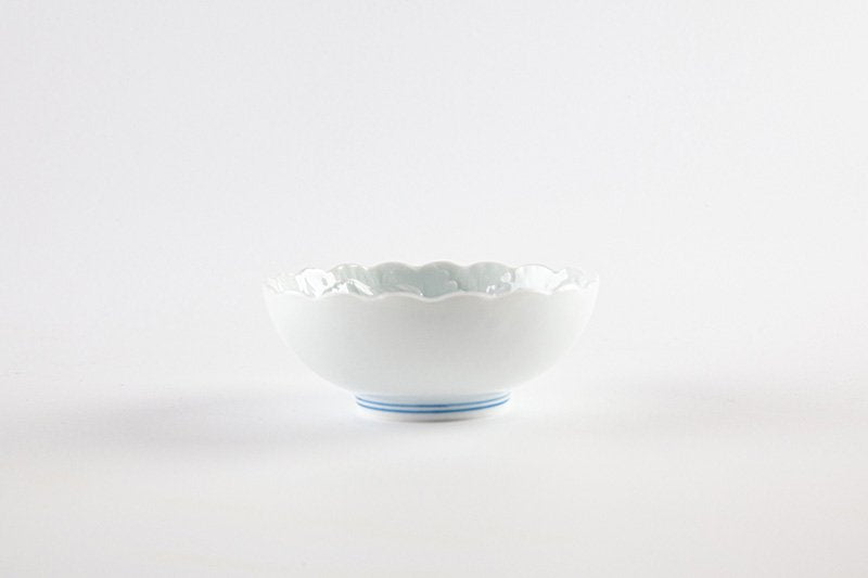 Blue and white porcelain peony carving [Maruchiyoguchi]