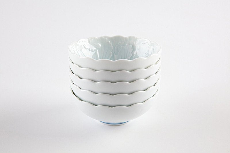 Blue and white porcelain peony carving [Maruchiyoguchi]